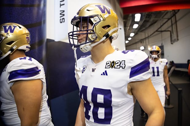 Edge rusher Jacob Lane prepares to take the field against Michigan in the national championship game.