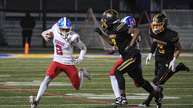 Monroe receiver Messiah Amare Hampton looks to cut back against Irondequoit.