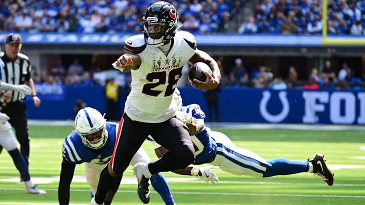 Sep 8, 2024; Indianapolis, Indiana, USA; Houston Texans running back Joe Mixon (28) out runs Indianapolis Colts cornerback Jaylon Jones (40) during the second half at Lucas Oil Stadium. Mandatory Credit: Marc Lebryk-Imagn Images