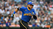Seattle acquired Eugenio Suárez from Arizona.