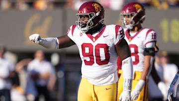 USC Trojans defensive lineman Bear Alexander (90)