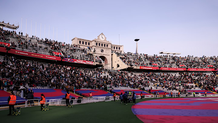 Le stade olympique Lluís-Companys pourrait accueillir très bientôt le FC Barcelone.