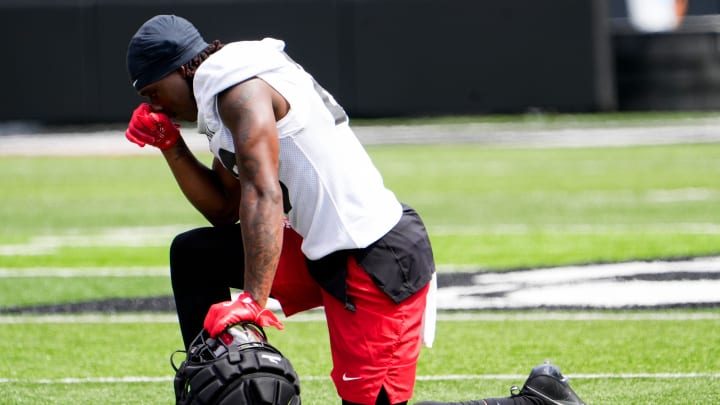 Cincinnati Bearcats running back Manny Covey (29) takes a knee during football practice, Wednesday, July 31, 2024, at Nippert Stadium in Cincinnati.