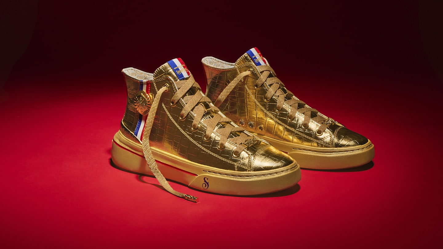 Snoop Dogg s Olympic Gold Skechers Drop for Holidays