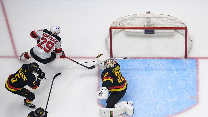 New Jersey Devils v Vancouver Canucks