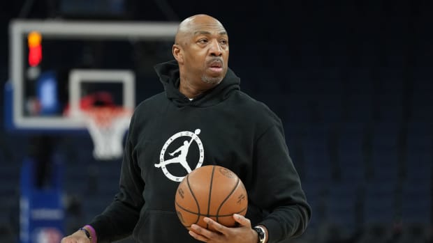 Milwaukee Bucks assistant coach Vin Baker before a 2022 regular season game against the Golden State Warriors.