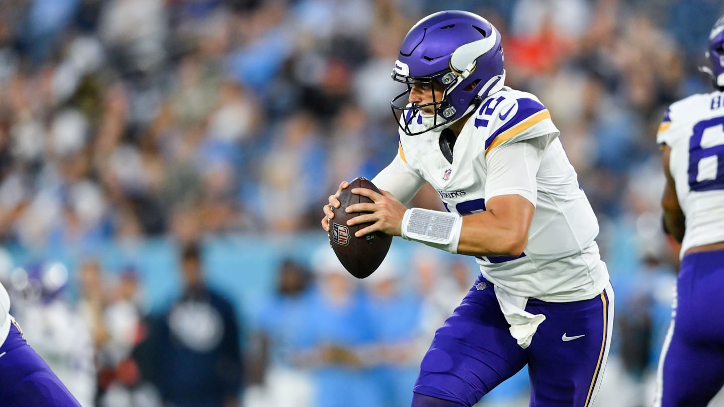 Vikings' Carson Wentz Suffers Shoulder Injury Returns to Lead Comeback Win