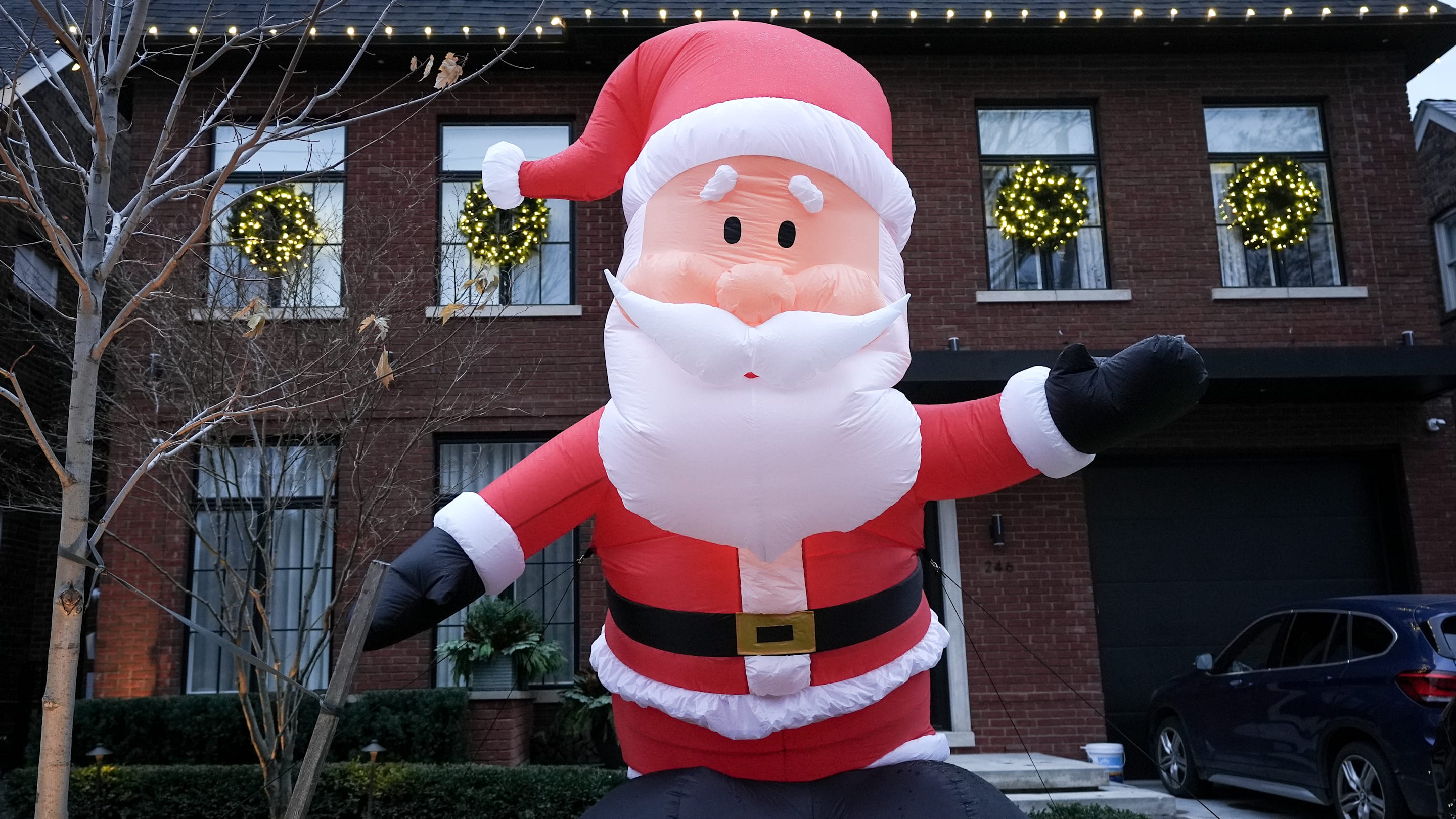 How Christmas Inflatables Took Over Everyone’s Yard