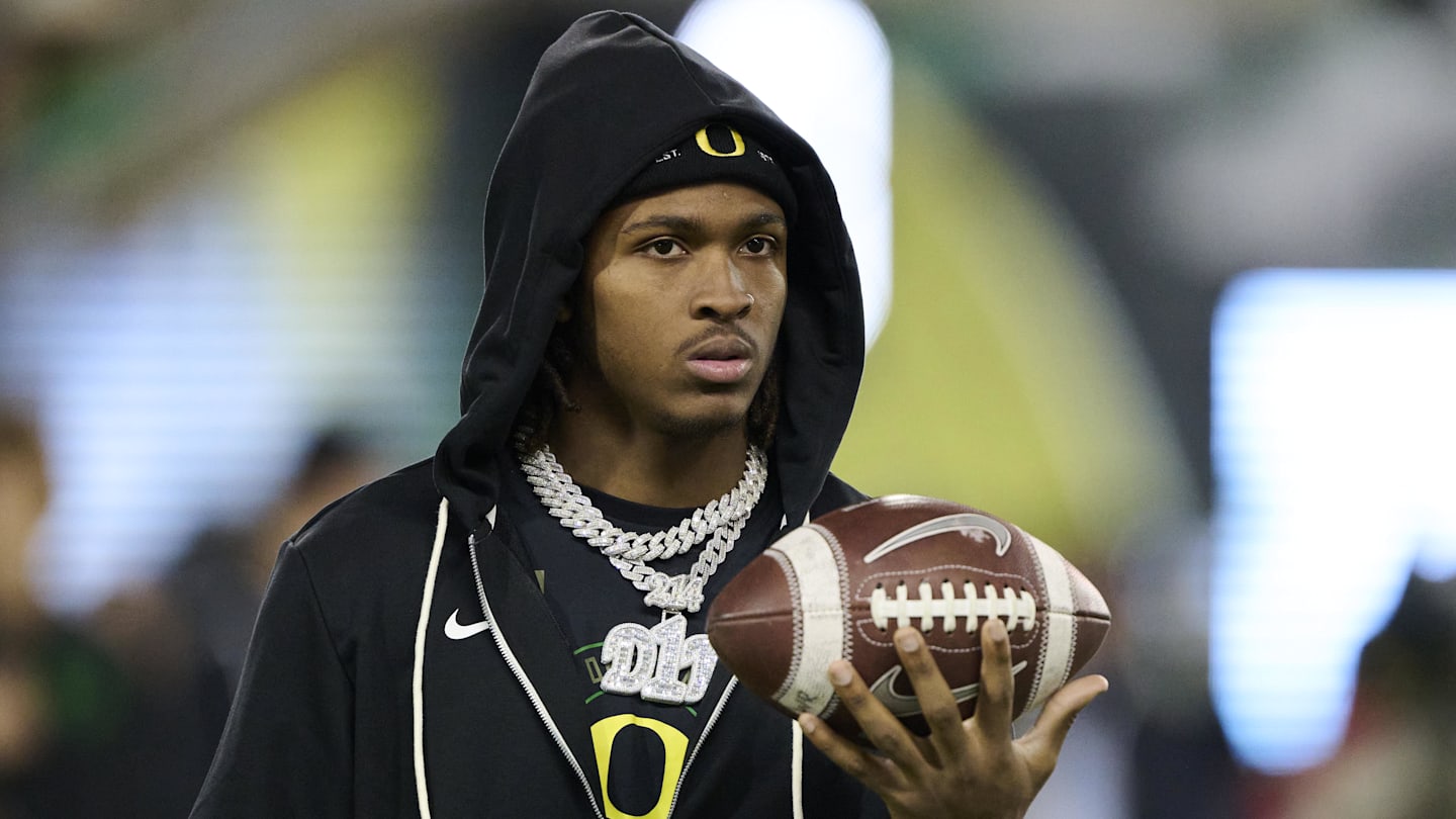 Oregon Ducks’ Dakorien Moore Trying to Flip Ohio State Five-Star Commit