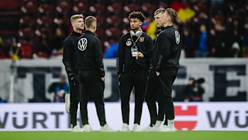Kevin Schade (Mitte) soll wohl zu den möglichen nachfolge-Kandidaten von Donyell Malen zählen