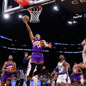 Mar 25, 2023; Phoenix, Arizona, USA; Phoenix Suns guard Landry Shamet (14) attempts a layup during the game against the Philadelphia 76ers at Footprint Center. Mandatory Credit: Chris Coduto-Imagn Images