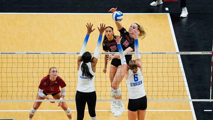 Wisconsin Badgers outside hitter Mimi Colyer (15) hits the ball during the second set against the Kentucky Wildcats Wisconsin Badgers outside hitter Mimi Colyer (15) hits the ball during the second set against the Kentucky Wildcats