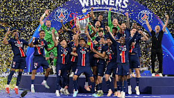O brasileiro Marquinhos levantou a taça da primeira Liga dos Campeões da história do PSG