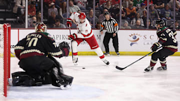 Carolina Hurricanes v Arizona Coyotes