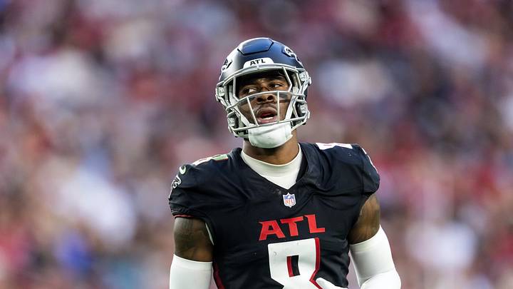 Dec 21, 2025; Glendale, Arizona, USA; Atlanta Falcons tight end Kyle Pitts Sr. (8) against the Arizona Cardinals at State Farm Stadium. Mandatory Credit: Mark J. Rebilas-Imagn Images