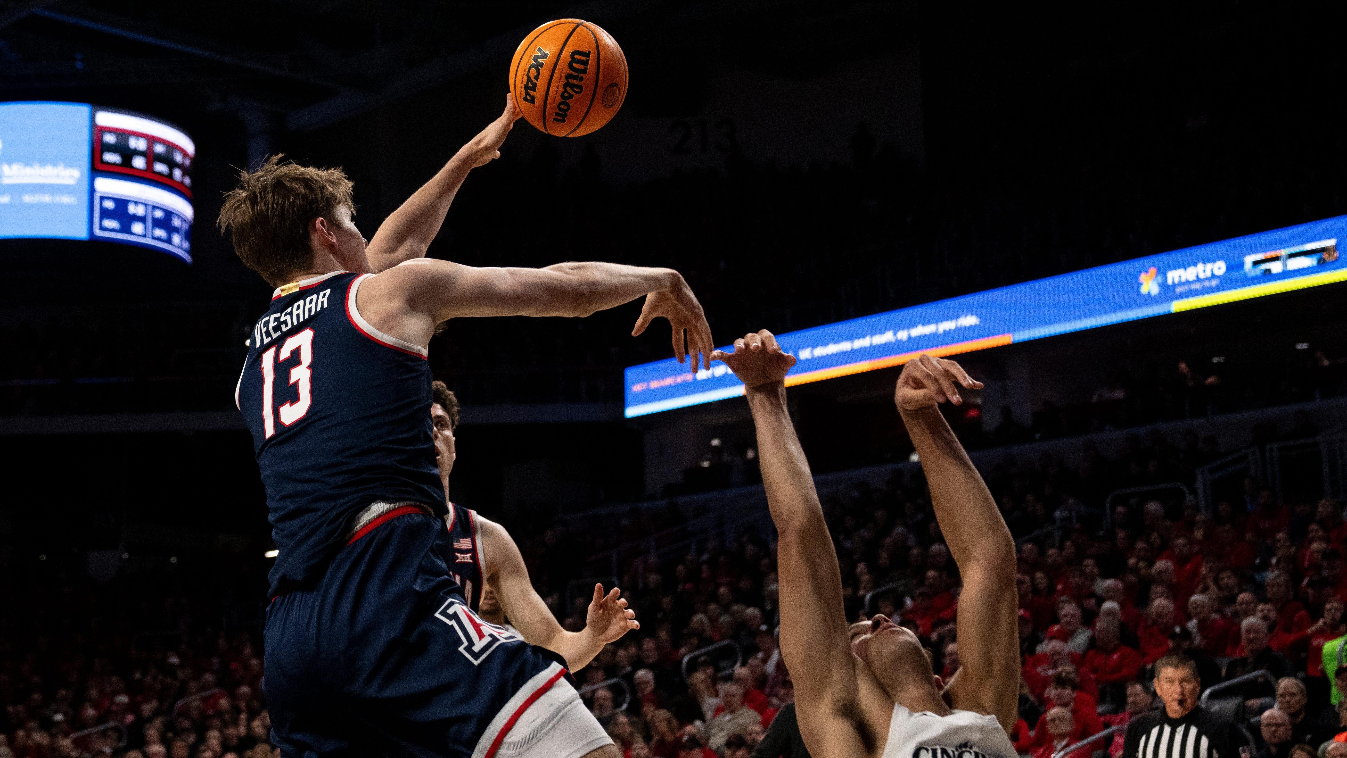 UConn Eyes Third Title Amidst Defensive Challenges