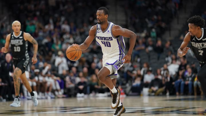 Jan 15, 2023; San Antonio, Texas, USA; Sacramento Kings forward Harrison Barnes (40) dribbles the ball in the second half against the San Antonio Spurs at Frost Bank Center.