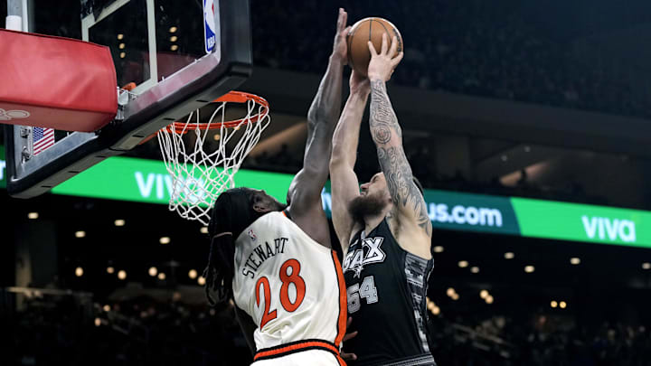 Feb 21, 2025; Austin, Texas, USA; Detroit Pistons forward Isaiah Stewart (28) blocks the shot attempt by San Antonio Spurs forward Sandro Mamukelashvili (54): Scott Wachter-Imagn Images
