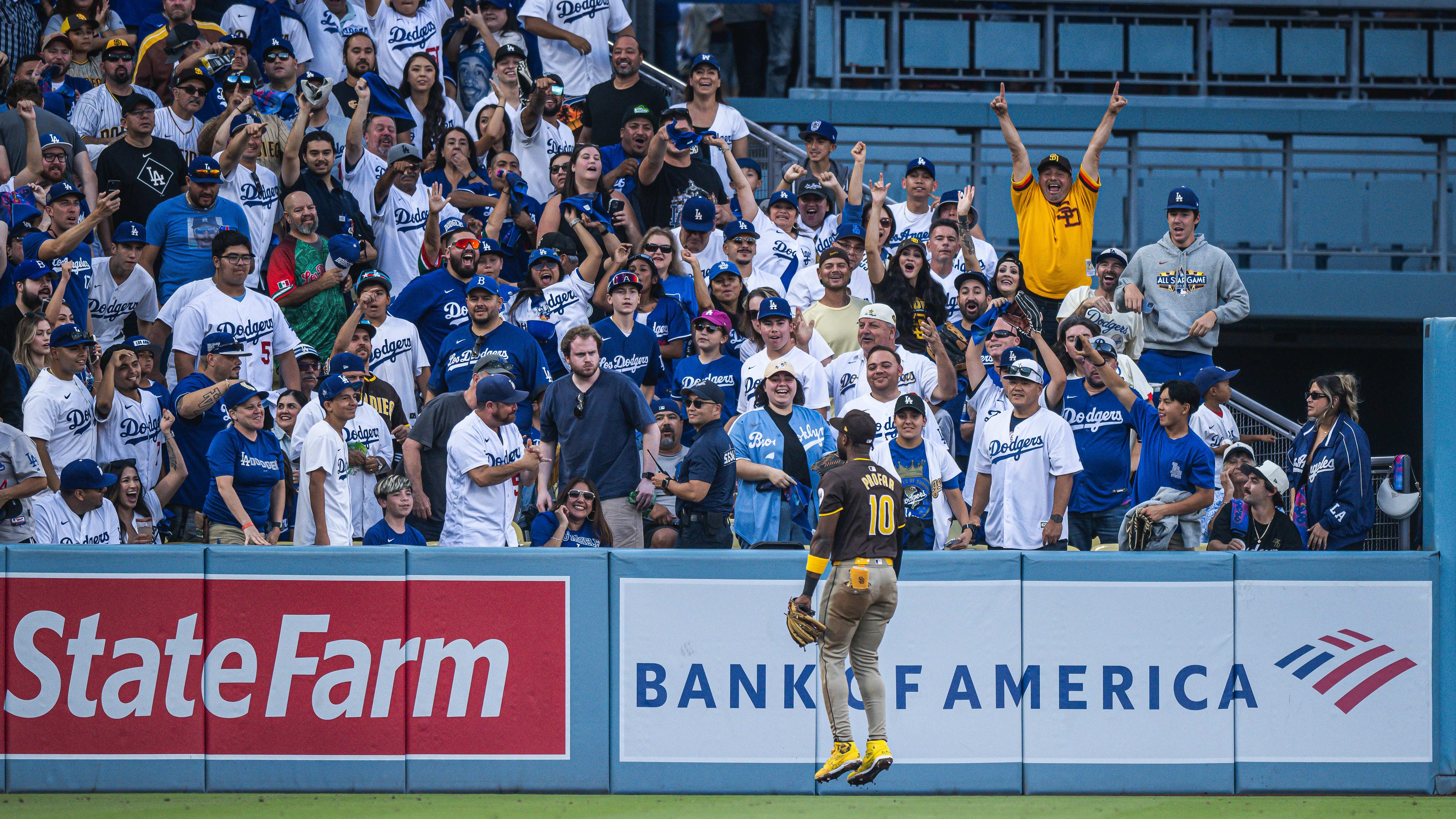 New angle of Dodgers fans taunting Jurickson Profar helps explain NLDS