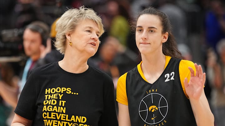Iowa Hawkeyes head coach Lisa Bluder and Iowa Hawkeyes guard Caitlin Clark (22) talk during practice for the NCAA Women's Final Four championship basketball game between Iowa and South Carolina at Rocket Mortgage Fieldhouse, Saturday, April 6, 2024 in Cleveland.