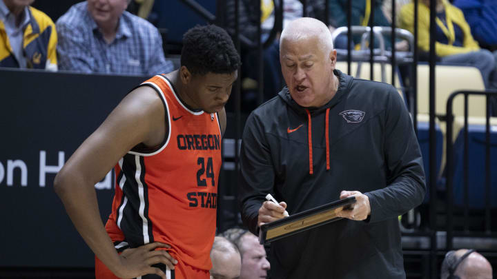 February 22, 2024; Berkeley, California, USA; Oregon State Beavers head coach Wayne Tinkle (right) instructs center KC Ibekwe (24) against the California Golden Bears during the second half at Haas Pavilion. Mandatory Credit: Kyle Terada-USA TODAY Sports