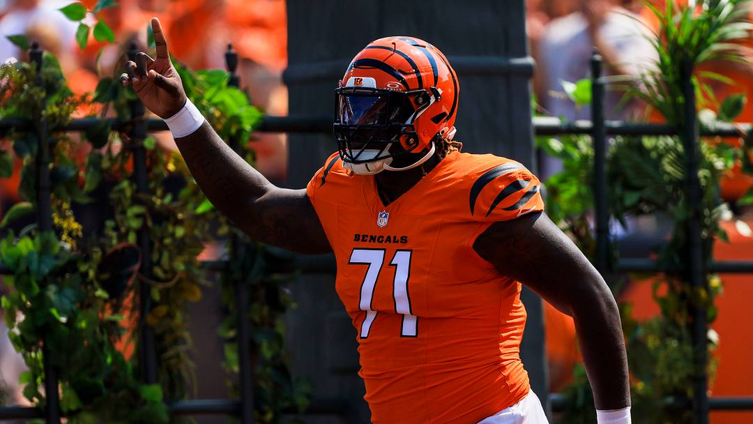 Cincinnati Bengals offensive tackle Amarius Mims (71)
