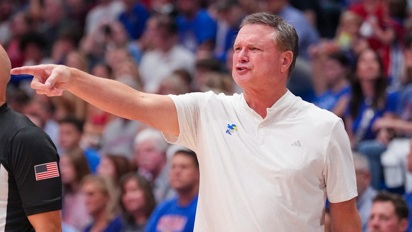 比爾·塞爾夫 (Bill Self) 對打破福格·艾倫 (Phog Allen) 的堪薩斯州獲勝紀錄表示熱烈的反應
