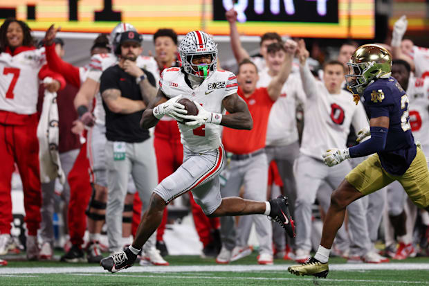 Ohio State Buckeyes wide receiver Jeremiah Smith makes a catch.