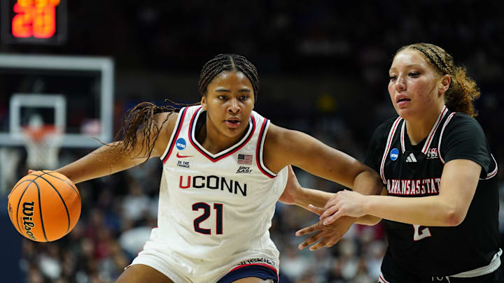 Mar 22, 2025; Storrs, Connecticut, USA; UConn Huskies forward Sarah Strong (21) drives the ball against Arkansas State Red Wolves guard Wynter Rogers (2) in the first half at Harry A. Gampel Pavilion. Mandatory Credit: David Butler II-Imagn Images Mar 22, 2025; Storrs, Connecticut, USA; UConn Huskies forward Sarah Strong (21) drives the ball against Arkansas State Red Wolves guard Wynter Rogers (2) in the first half at Harry A. Gampel Pavilion. Mandatory Credit: David Butler II-Imagn Images