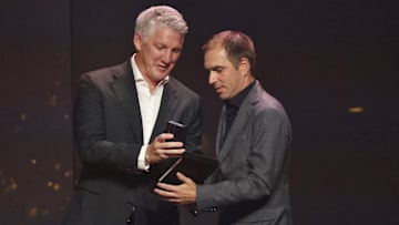 Bastian Schweinsteiger (l.) und Philipp Lahm (r.) bei der Hall of Fame Zeremonie 2025.