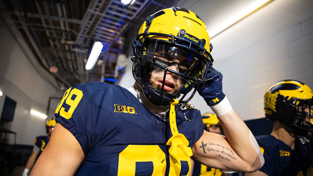 Jan 8, 2024; Houston, TX, USA; Michigan Wolverines tight end AJ Barner (89) against the Washington Huskies during the 2024 College Football Playoff national championship. Jan 8, 2024; Houston, TX, USA; Michigan Wolverines tight end AJ Barner (89) against the Washington Huskies during the 2024 College Football Playoff national championship.