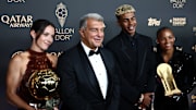 Presidente e atletas do Barcelona na cerimônia da Bola de Ouro 