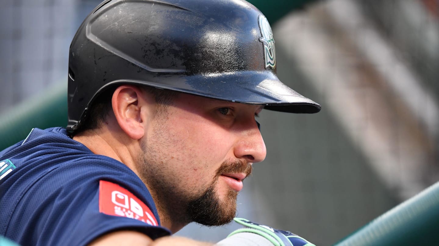 Seattle Mariners Catcher Cal Raleigh Sets New MLB Home Run Record
