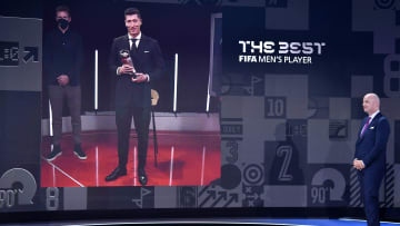 Robert Lewandowski erhielt seinen zweiten FIFA-Weltfußballertitel in Serie
