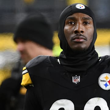 Nov 2, 2023; Pittsburgh, Pennsylvania, USA;  Pittsburgh Steelers cornerback Levi Wallace (29) on the sidelines in a game against the Tennessee Titansat Acrisure Stadium. Mandatory Credit: Philip G. Pavely-Imagn Images