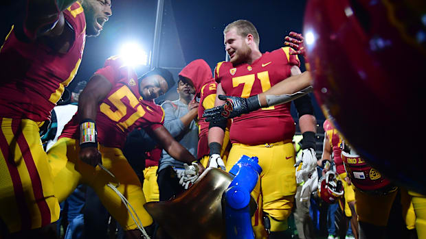 Nov 19, 2022; Pasadena, California, USA; Southern California Trojans defensive lineman Solomon Byrd (51) and offensive linema