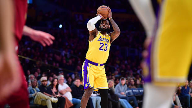 The Los Angeles Lakers LeBron James (23) striker shoots the Cleveland Cavaliers in the first half at Crypto.com Arena