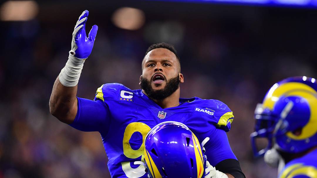 Los Angeles Rams defensive end Aaron Donald (99)