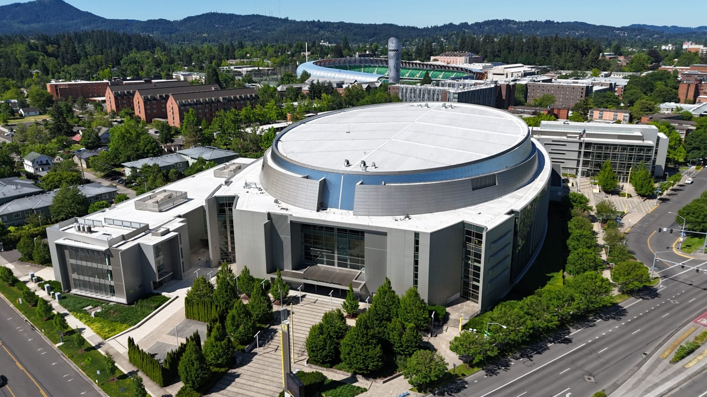 College basketball fans react to new Oregon basketball court design