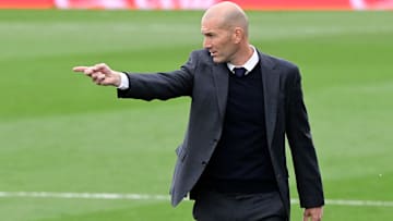 Zinedine Zidane está sem clube desde que deixou o Real Madrid e é um dos favoritos ao cargo