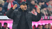 Trainer Vincent KOMPANY (Bayern Muenchen), Gestik,gibt Anweisungen, Einzelbild,angeschnittenes Einzelmotiv,Halbfigur,halbe Figur. Fussball 1. Bundesliga Saison 2024 2025, 21.Spieltag, Spieltag21 FC Bayern Muenchen - SV Werder Bremen 3-0 am 07.02.2025 , A L L I A N Z A R E N A. *** Coach Vincent KOMPANY Bayern Muenchen , gestures,gives instructions, single image,cropped single motif,half figure,half figure Football 1 Bundesliga Season 2024 2025, 21 Matchday, Matchday21 FC Bayern Muenchen SV Werde