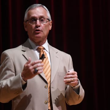 Mansfield City Schools employees met Tuesday morning and listened to Jim Tressel and new superintendent Stan Jefferson speak.

Jm5 1086