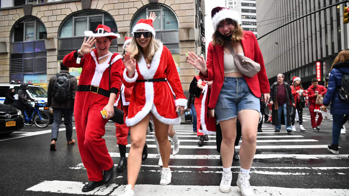 Christmas-Themed Pub Crawl Event Santacon Returns To NYC After Pandemic Pause
