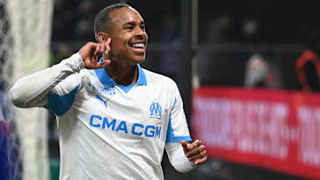 Igor Paixao est titulaire dans le couloir gauche. Igor Paixao est titulaire dans le couloir gauche.