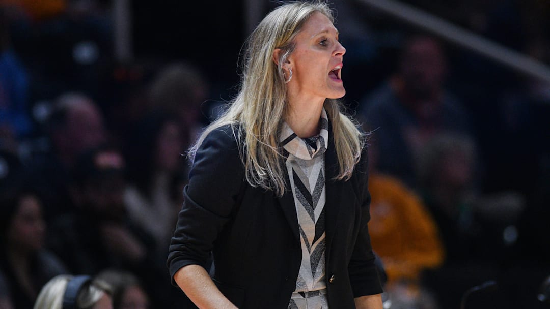 Tennessee's head Lady Vols' basketball coach Kellie Harper yells on the sidelines during an NCAA college basketball game at the Food City Center at Thompson-Boling Arena on Wednesday, Nov. 29 2023 in Knoxville, Tenn.