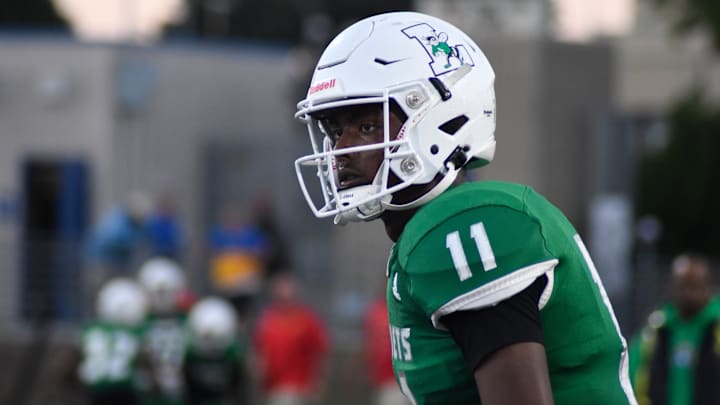 Lincoln's Akili Smith Jr. kicked off the Hornets' scoring Friday night with a beautiful TD throw. Lincoln's Akili Smith Jr. kicked off the Hornets' scoring Friday night with a beautiful TD throw.