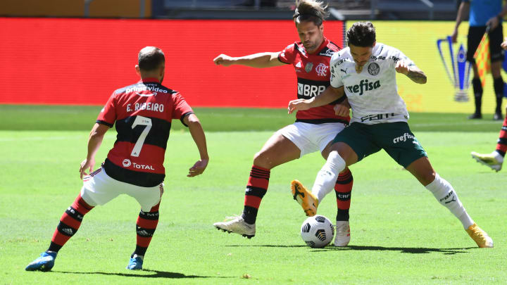 Flamengo e Palmeiras vão definir quem representa o continente sul-americano no Mundial de Clubes Flamengo e Palmeiras vão definir quem representa o continente sul-americano no Mundial de Clubes