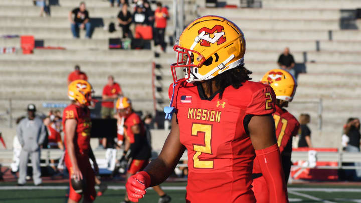 Alabama commit Dijon Lee warms up before Mission Viejo's game vs. Santa Margarita.