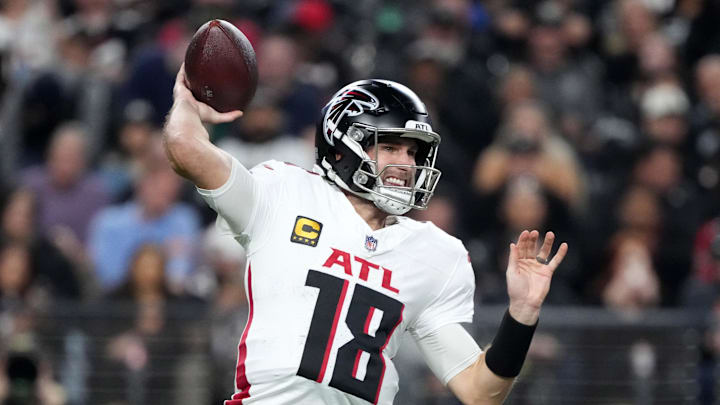 tlanta Falcons quarterback Kirk Cousins (18) throws the ball against the Las Vegas Raiders in the first half at Allegiant Stadium.