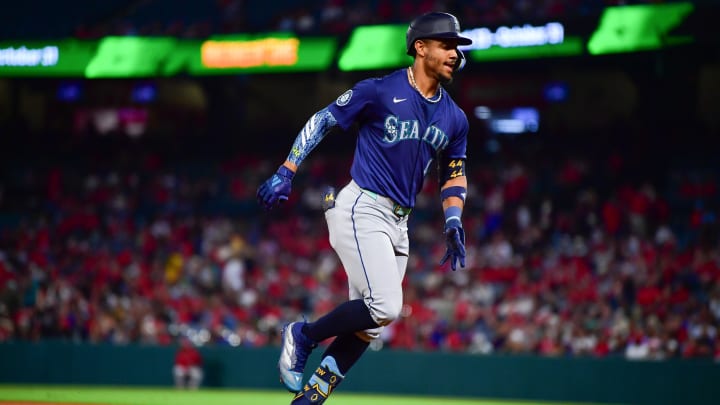 Seattle Mariners center fielder Julio Rodríguez runs the bases after hitting a home run against the Los Angeles Angels on Friday at Angel Stadium.